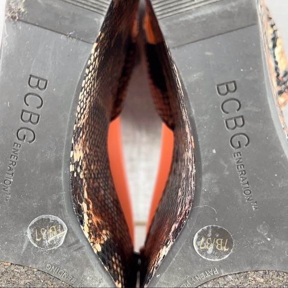 BCBG sz 7 Lee snakeprint platform wedge sandals ankle strap - Picture 11 of 13